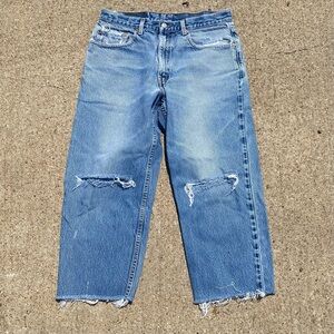 Vintage Levi’s 550 Cropped Jeans 32”